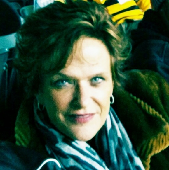 Meet your Posher, Lori - Picture 2 of 2